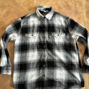 Old Navy Boyfriend Fit Women’s Black and Gray Plaid Shirt Size Small